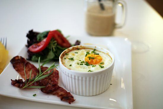 Görbe Bögre Kávézó