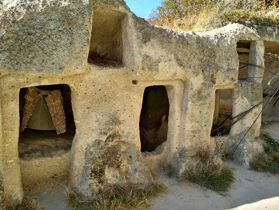 Noszvaj barlanglakások