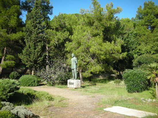 Ambroz Haracic emlékműve