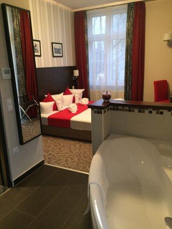 Corner Hotel and Restaurant