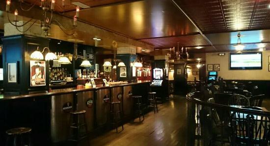 Hanigans Iris Tavern