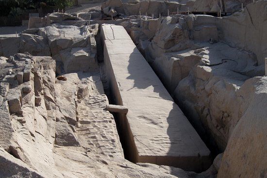 Befejezetlen obeliszk