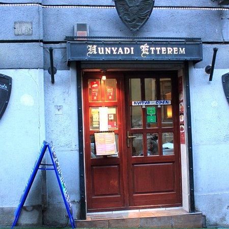 Hunyadi Kisvendéglő