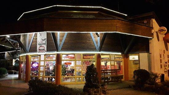 Golyafeszek Etterem es Pizzeria