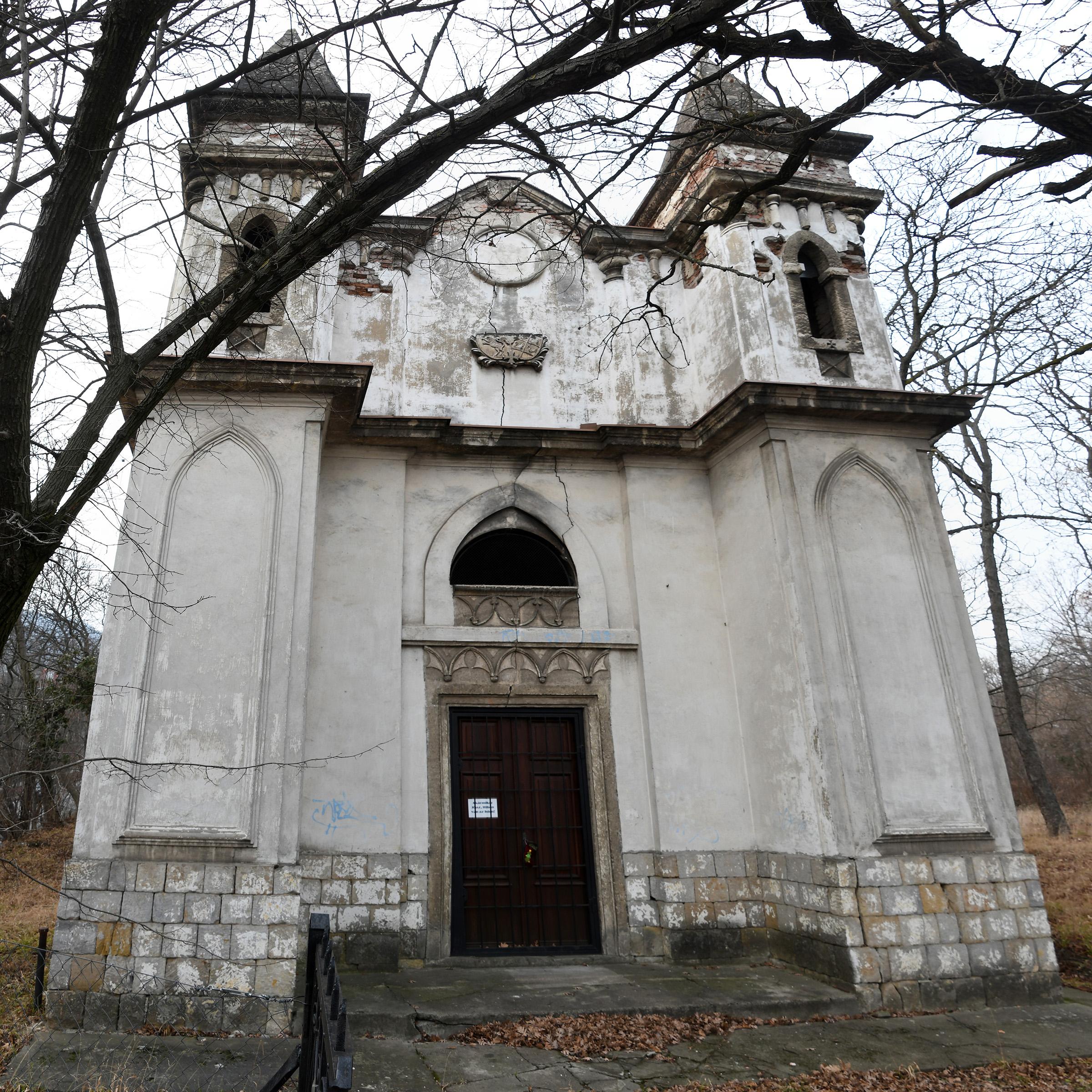 Ferenc-halmi Szűz Mária- és Nepomuki Szent János-kápolna