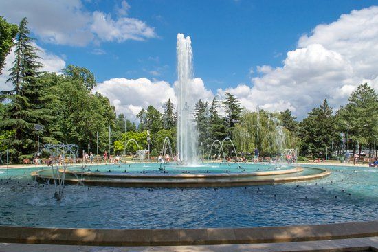 Zenélő szökőkút