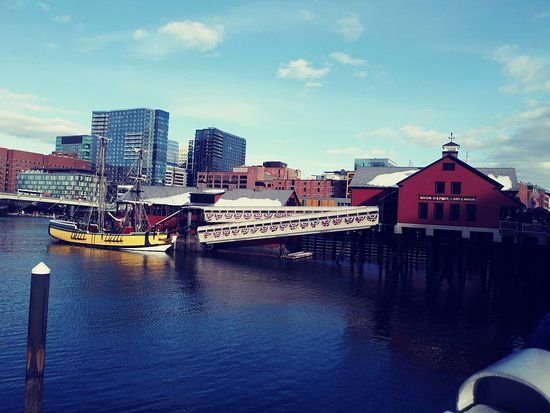 Bostoni Teadélután emlékhajó